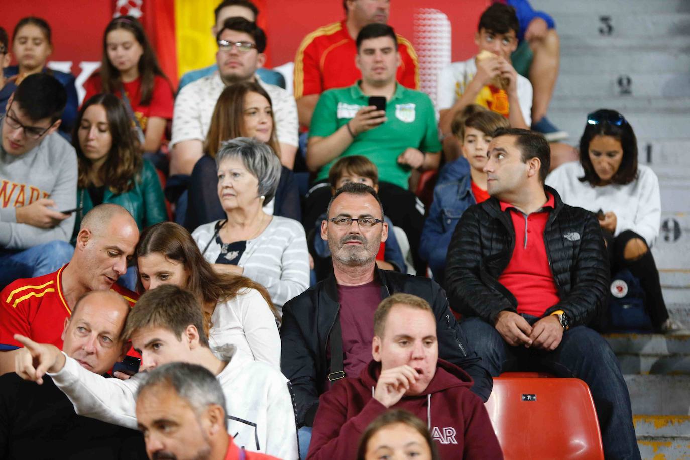 ¿Estuviste este domingo en el partido España-Islas Feroe en El Molinón? 