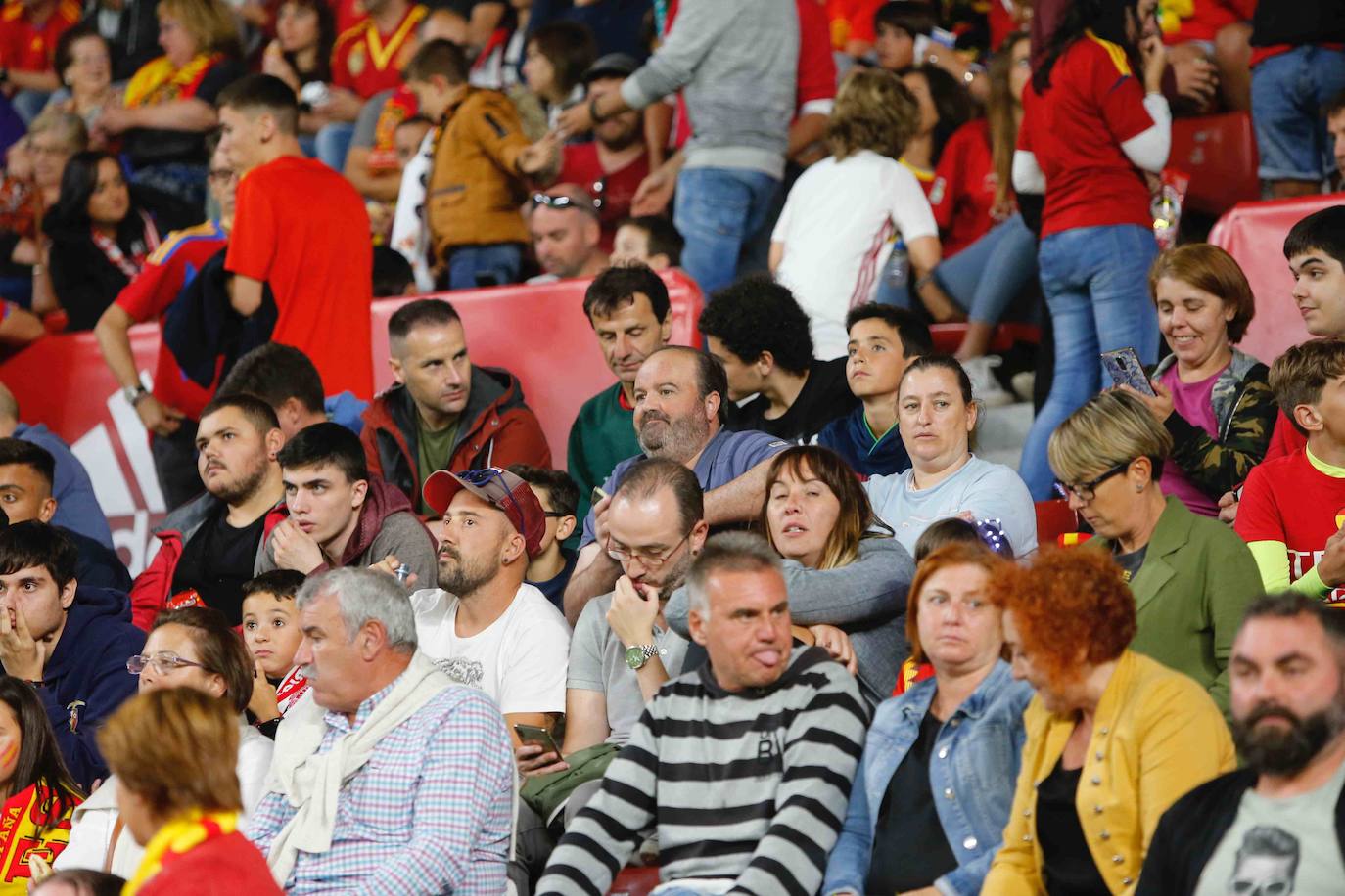 ¿Estuviste este domingo en el partido España-Islas Feroe en El Molinón? 