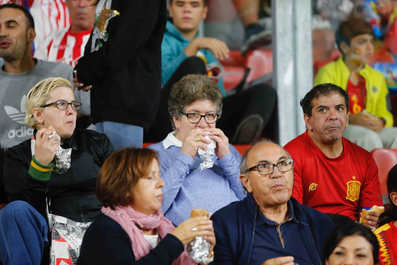 ¿Estuviste este domingo en el partido España-Islas Feroe en El Molinón? 