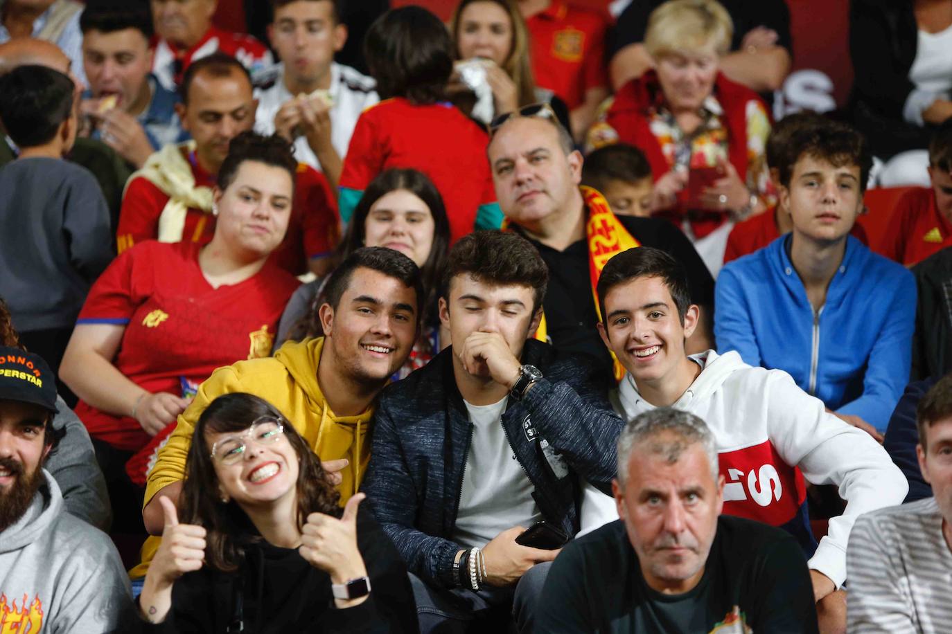 ¿Estuviste este domingo en el partido España-Islas Feroe en El Molinón? 