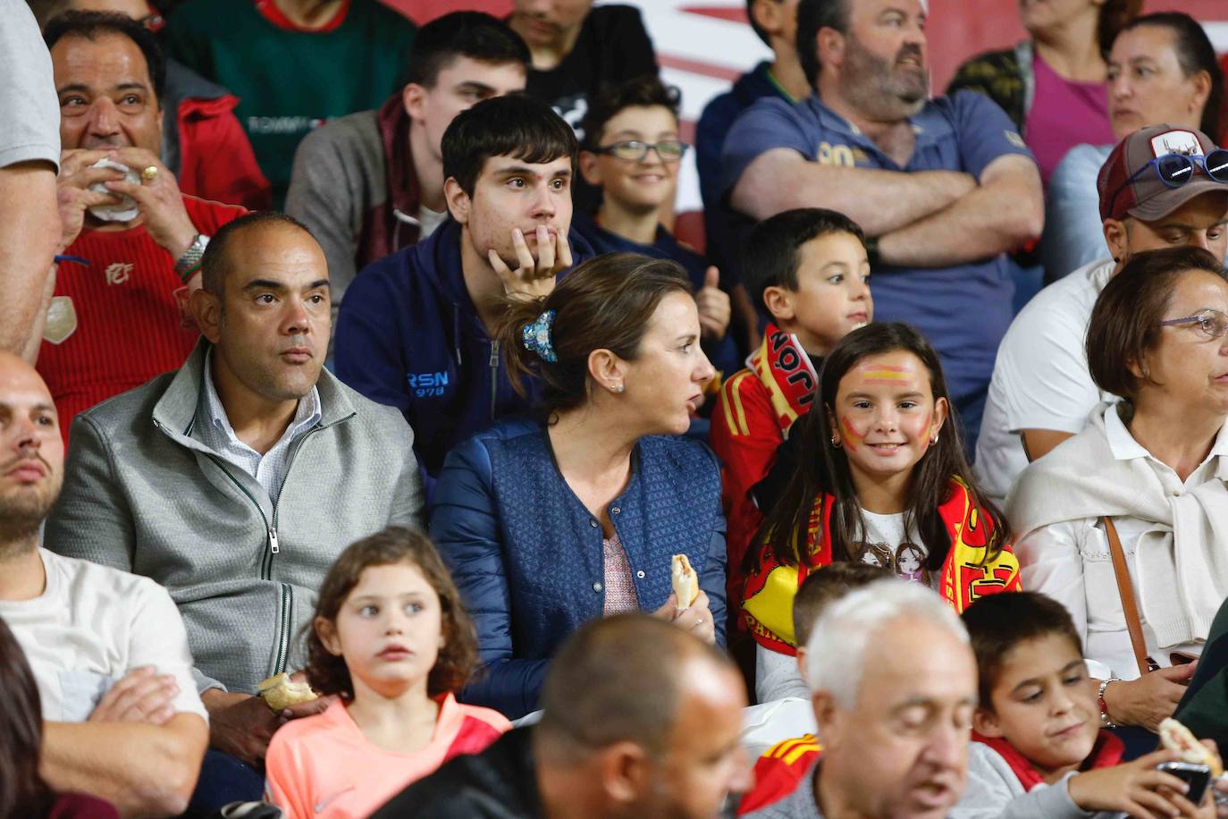 ¿Estuviste este domingo en el partido España-Islas Feroe en El Molinón? 