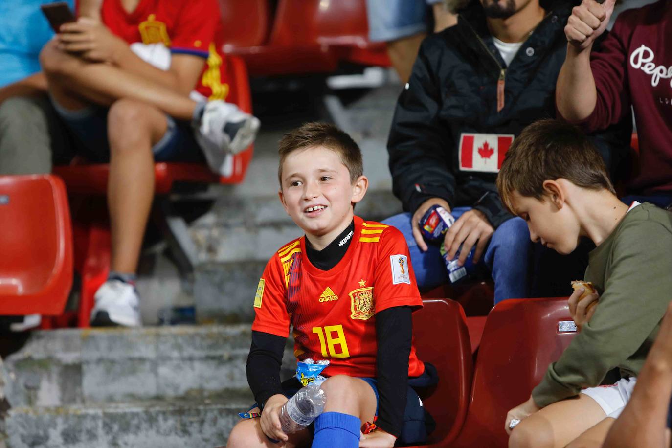 ¿Estuviste este domingo en el partido España-Islas Feroe en El Molinón? 