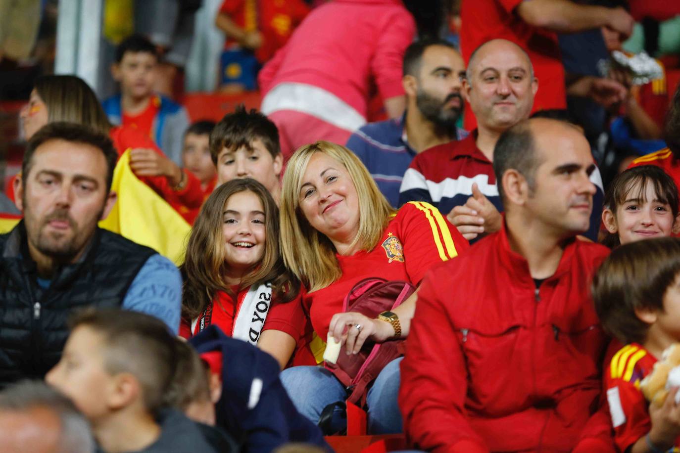 ¿Estuviste este domingo en el partido España-Islas Feroe en El Molinón? 