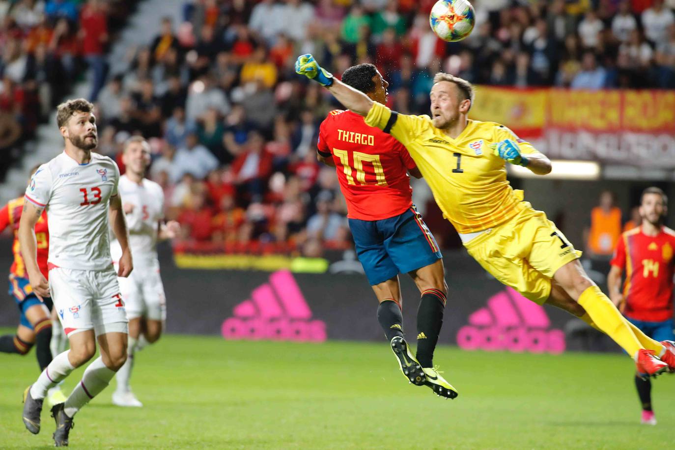 Fotos: Las imágenes del amistoso entre España e Islas Feroe
