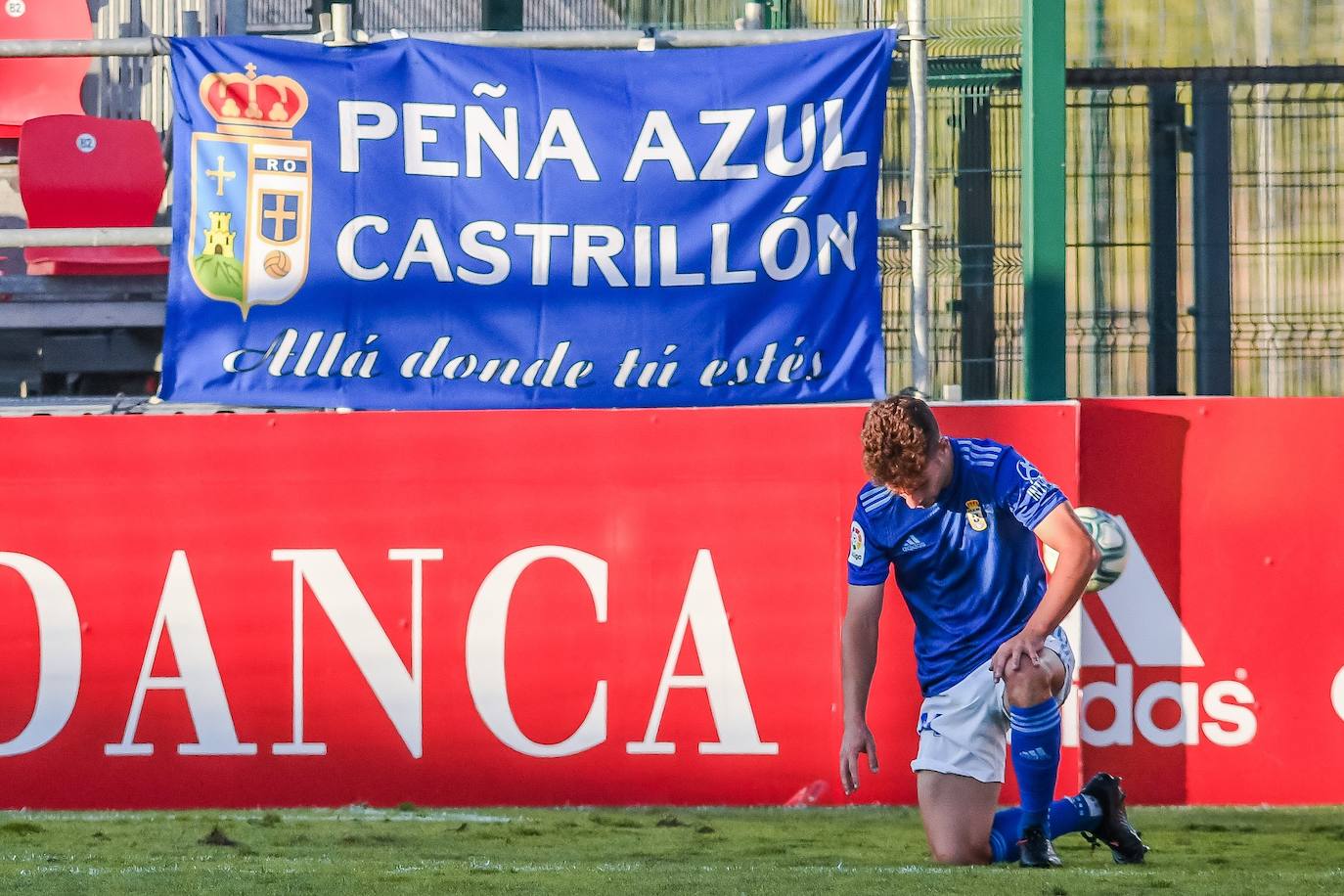 El conjunto azul, que se adelantó en el marcador con un tanto de Alfredo Ortuño, no pudo puntuar en Miranda de Ebro. Los tantos del equipo local fueron de Mezquelanz y de Mario Barco. 