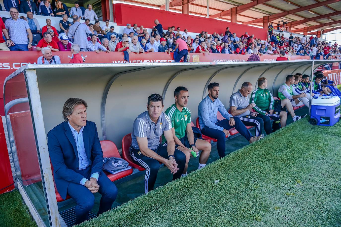 El conjunto azul, que se adelantó en el marcador con un tanto de Alfredo Ortuño, no pudo puntuar en Miranda de Ebro. Los tantos del equipo local fueron de Mezquelanz y de Mario Barco. 
