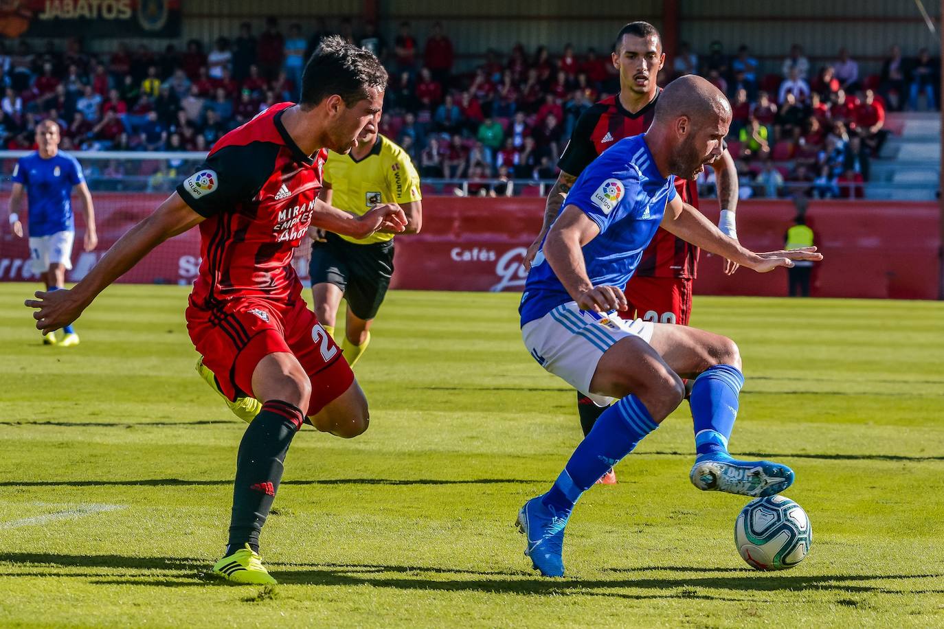 El conjunto azul, que se adelantó en el marcador con un tanto de Alfredo Ortuño, no pudo puntuar en Miranda de Ebro. Los tantos del equipo local fueron de Mezquelanz y de Mario Barco. 