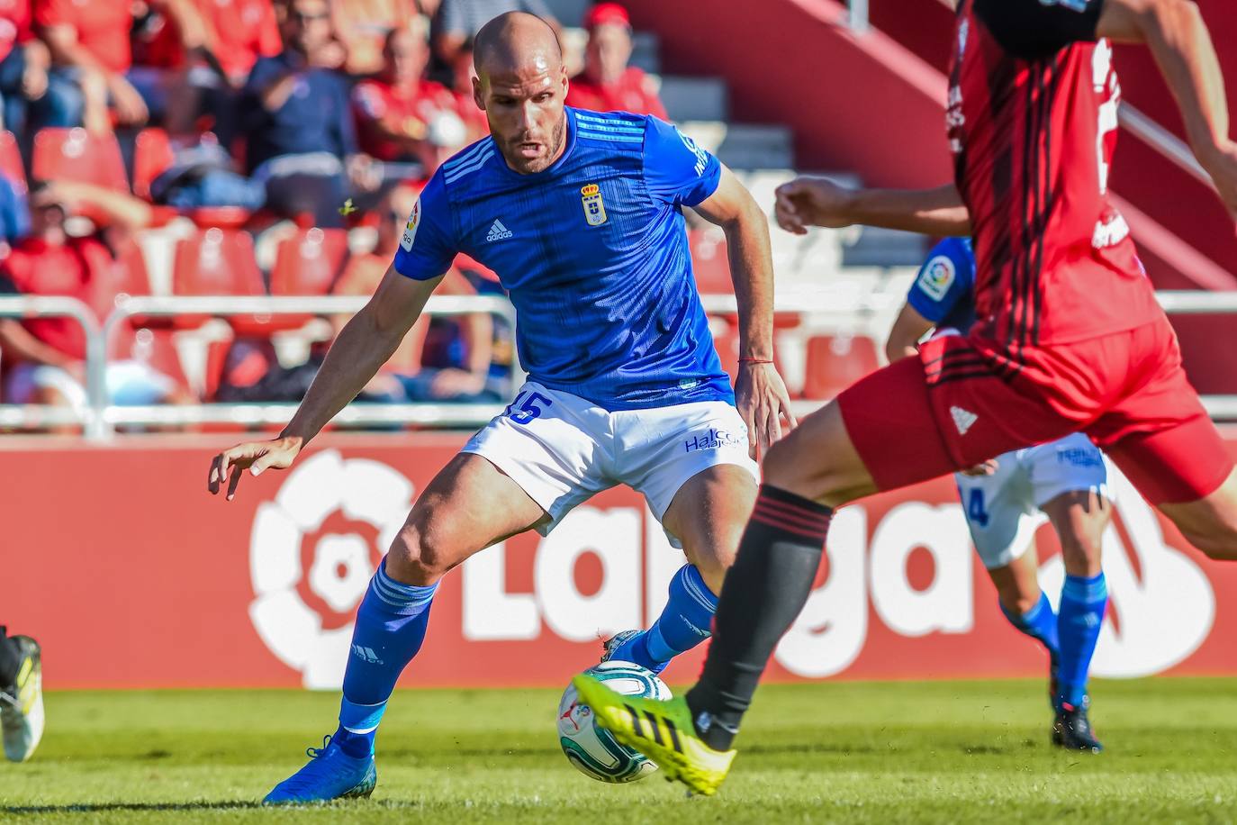 El conjunto azul, que se adelantó en el marcador con un tanto de Alfredo Ortuño, no pudo puntuar en Miranda de Ebro. Los tantos del equipo local fueron de Mezquelanz y de Mario Barco. 