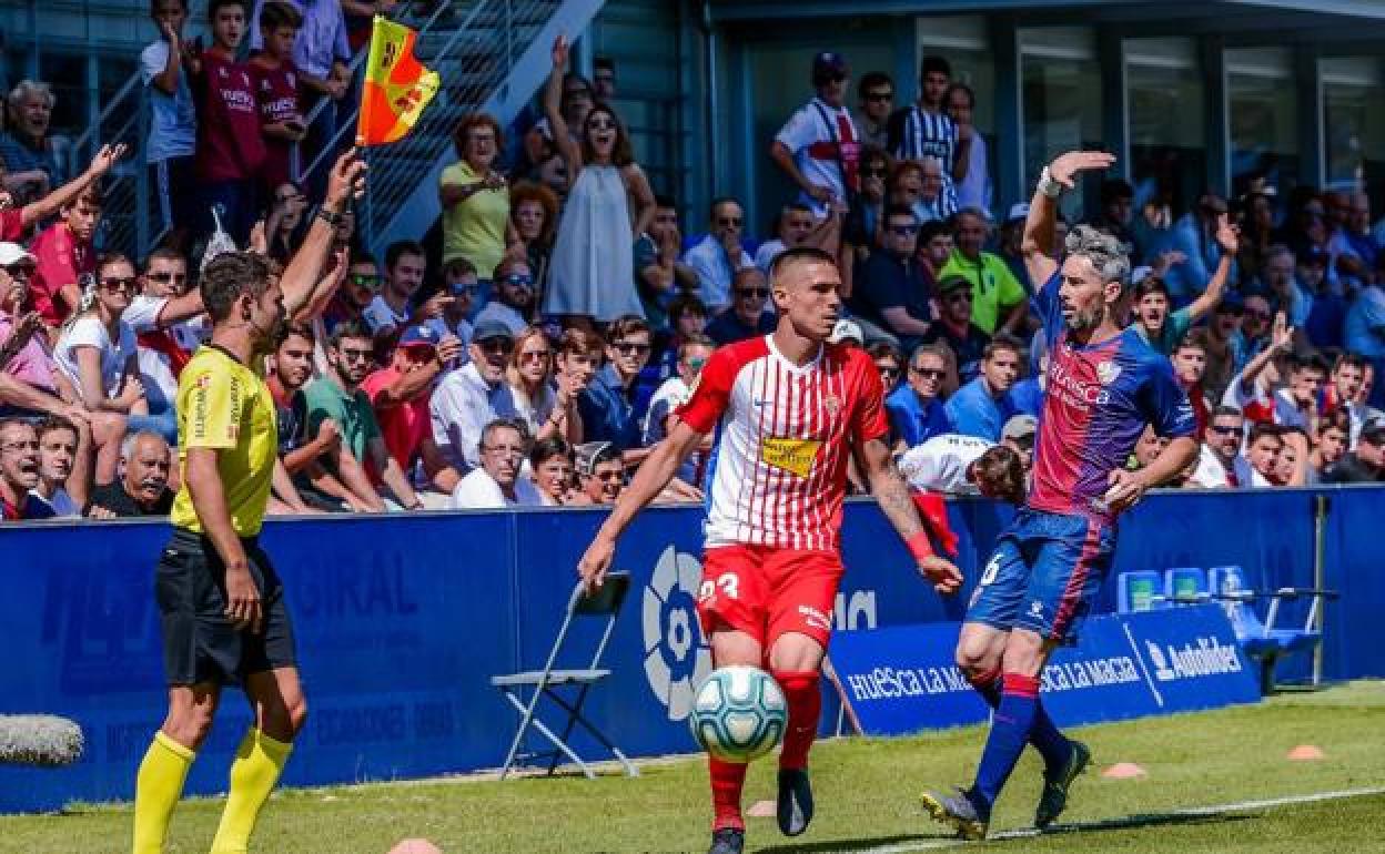 Djuka en el partido de Huesca. 