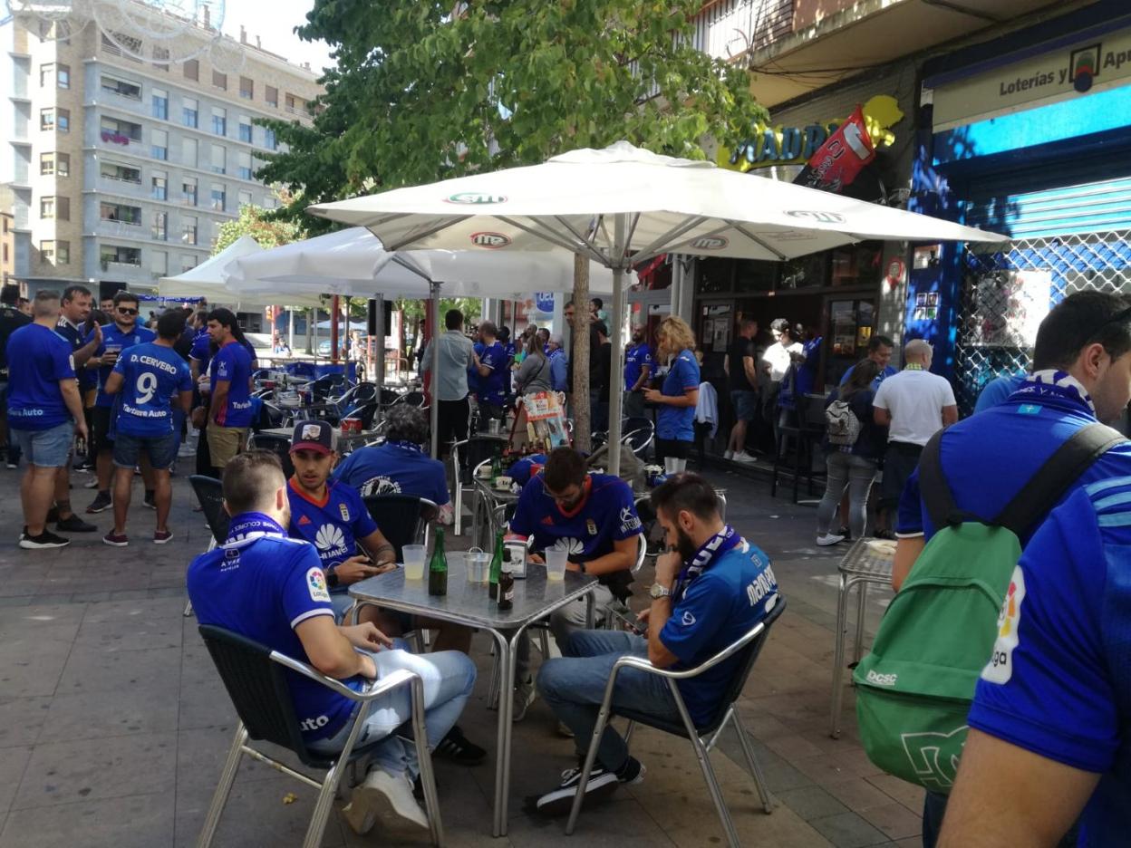 Las céntricas calles de Miranda se tiñeron de camisetas azules. 