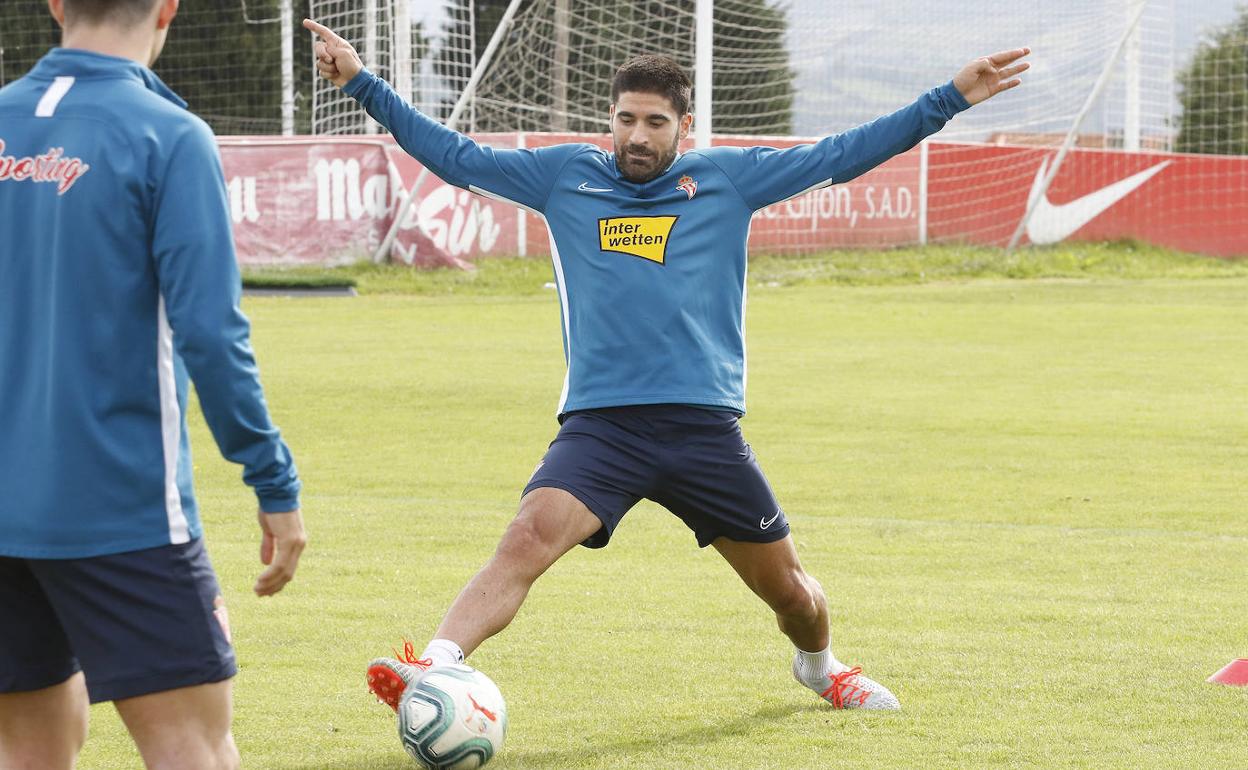 Carmona, durante el entrenamiento de esta mañana.