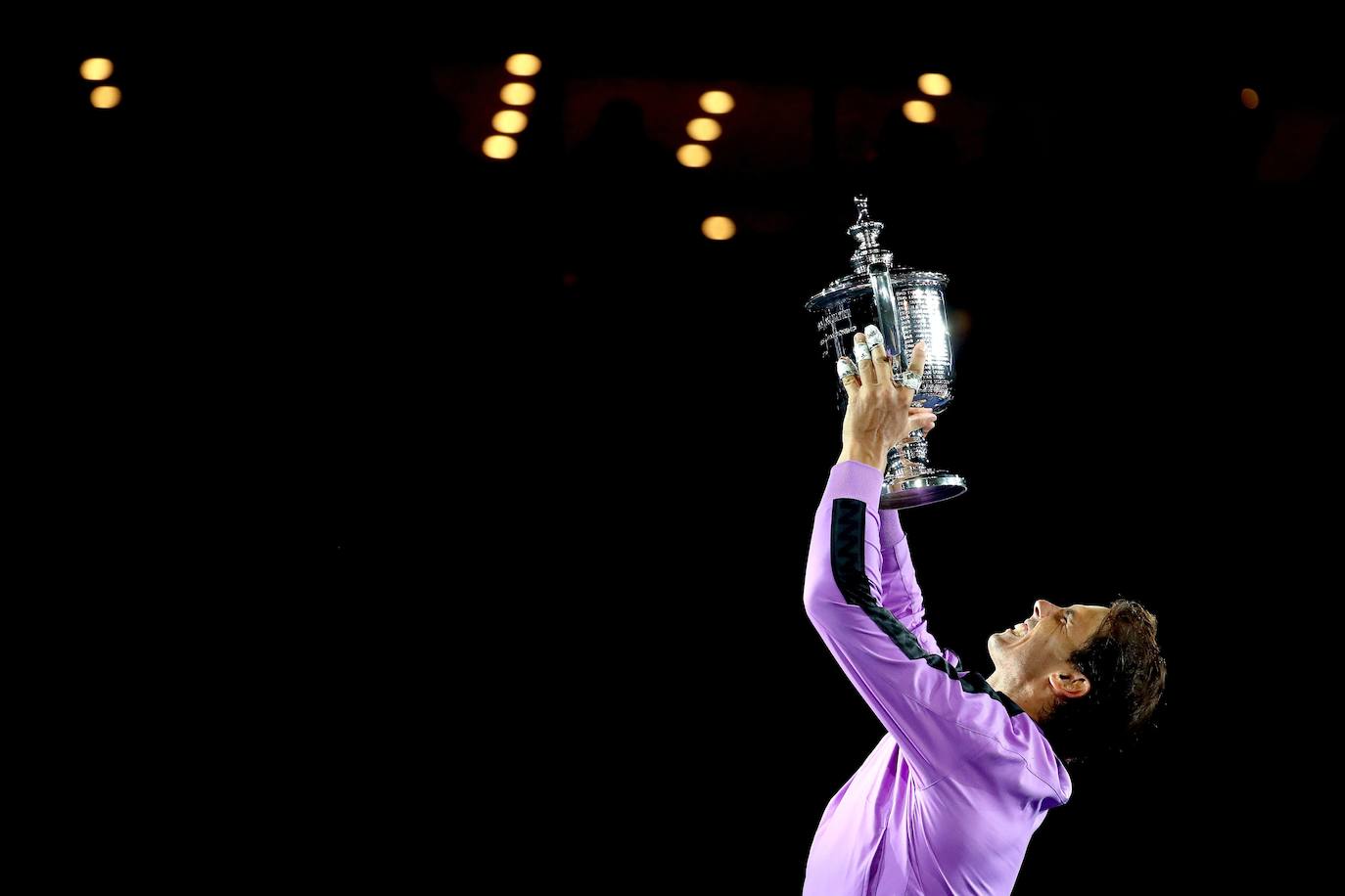 Rafa Nadal celebra su cuarto título del Abierto de Estdos Unidos, que supone su 19ª Grand Slam.