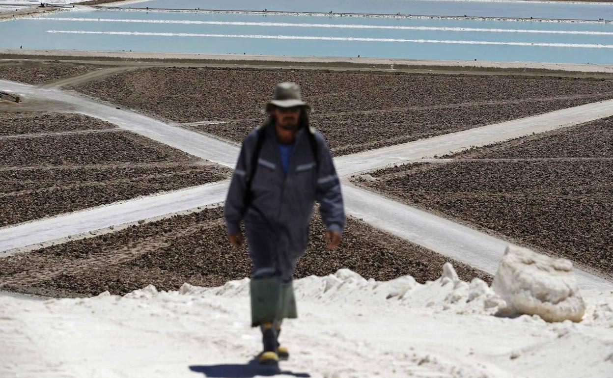 Depósito salino del desierto de Atacama (Chile) de donde se extrae el litio que procesa la empresa Rockwood. 