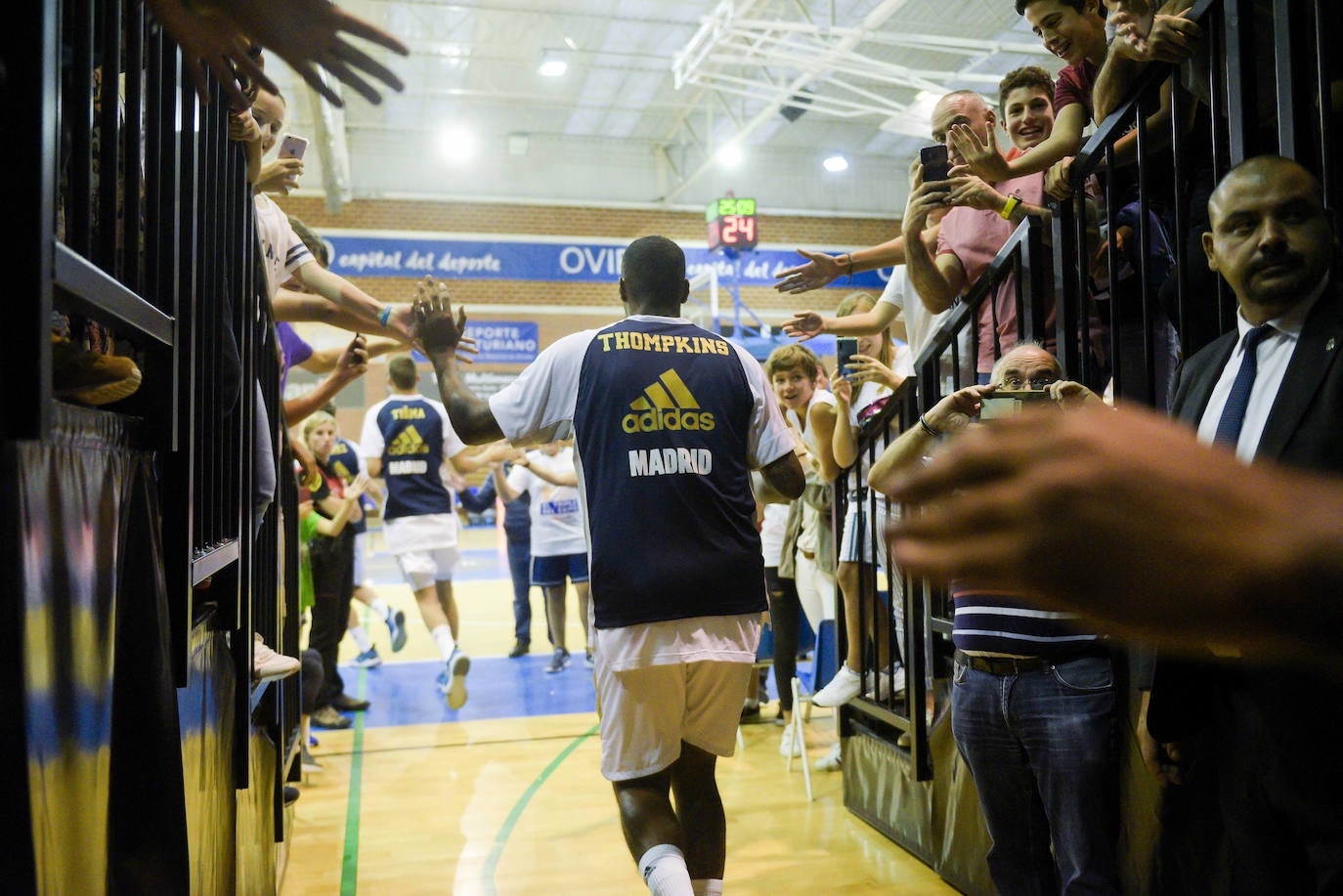 Fotos: ¿Estuviste en el partido entre el OCB - Real Madrid? ¡Búscate!