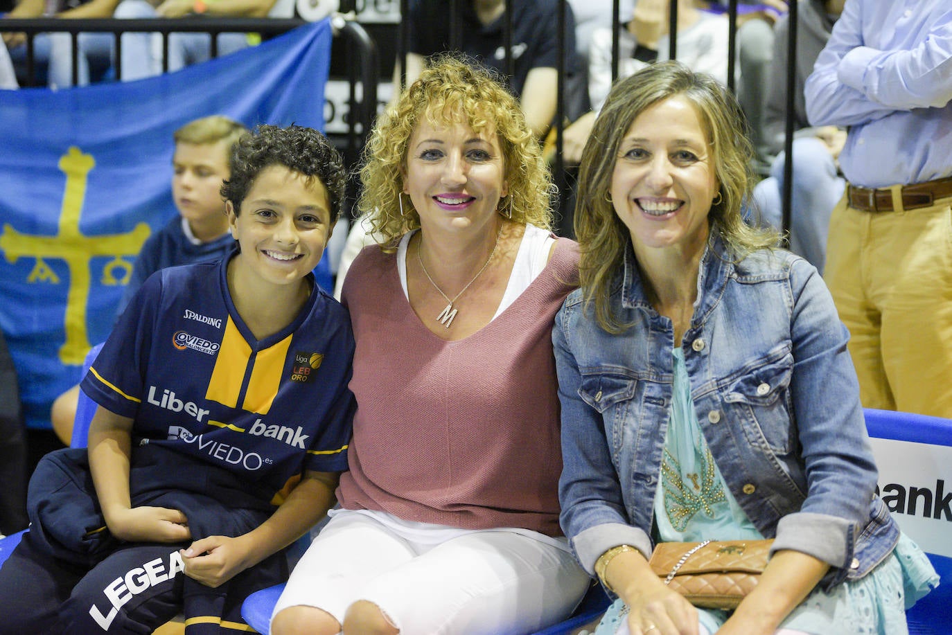 Fotos: ¿Estuviste en el partido entre el OCB - Real Madrid? ¡Búscate!