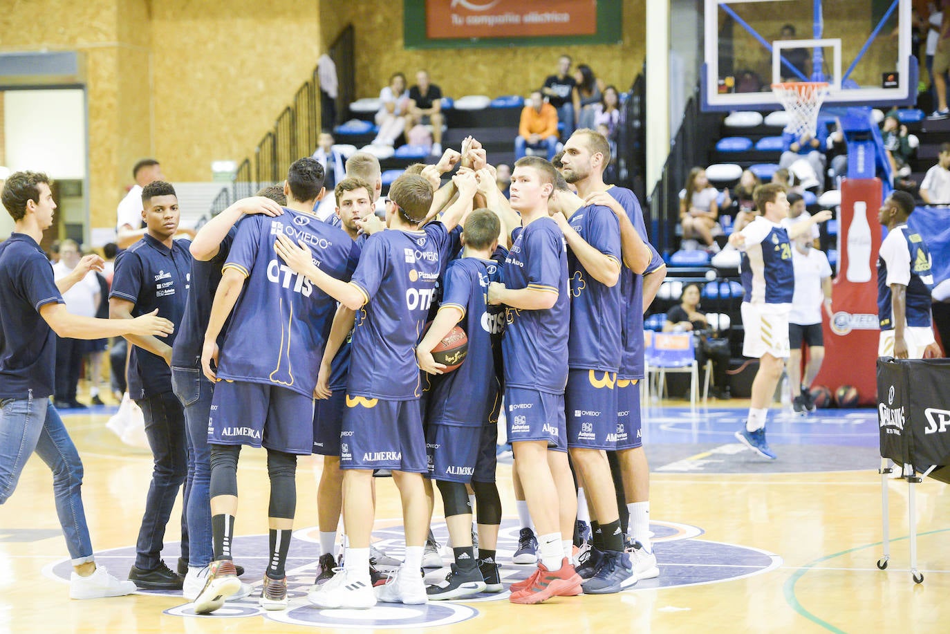 Fotos: ¿Estuviste en el partido entre el OCB - Real Madrid? ¡Búscate!