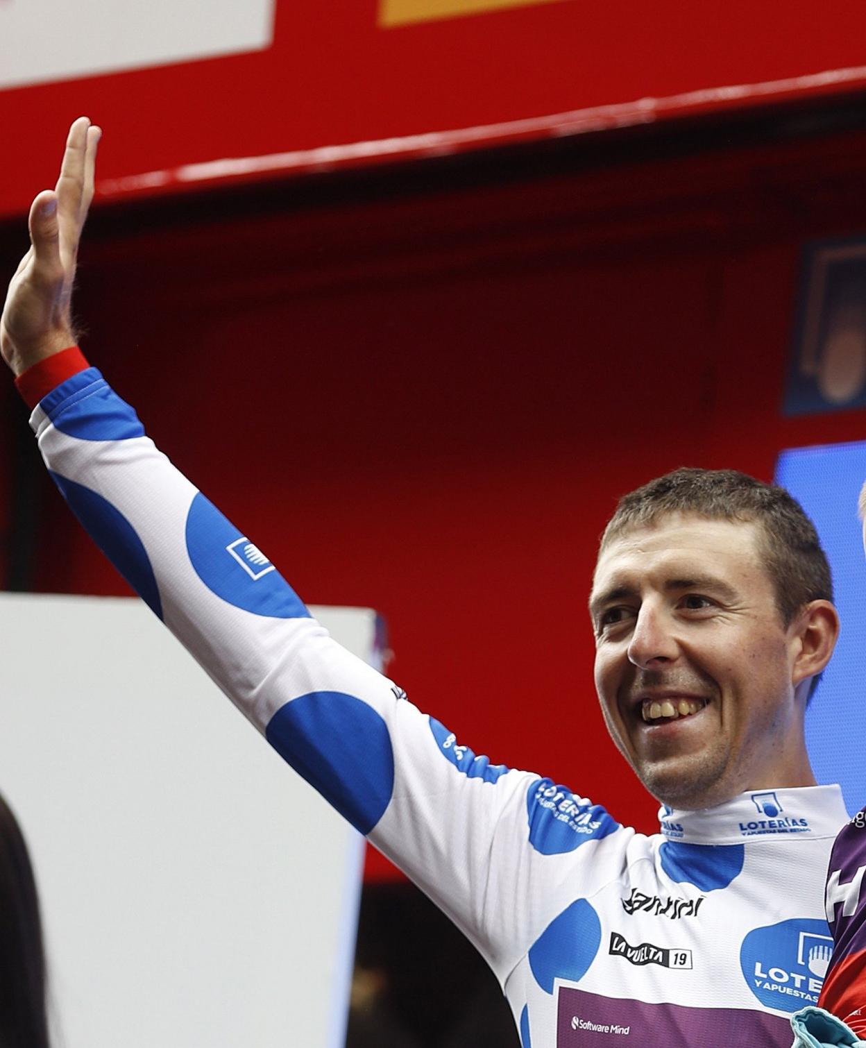 Ángel Madrazo, en el podio tras la duodécima etapa. 