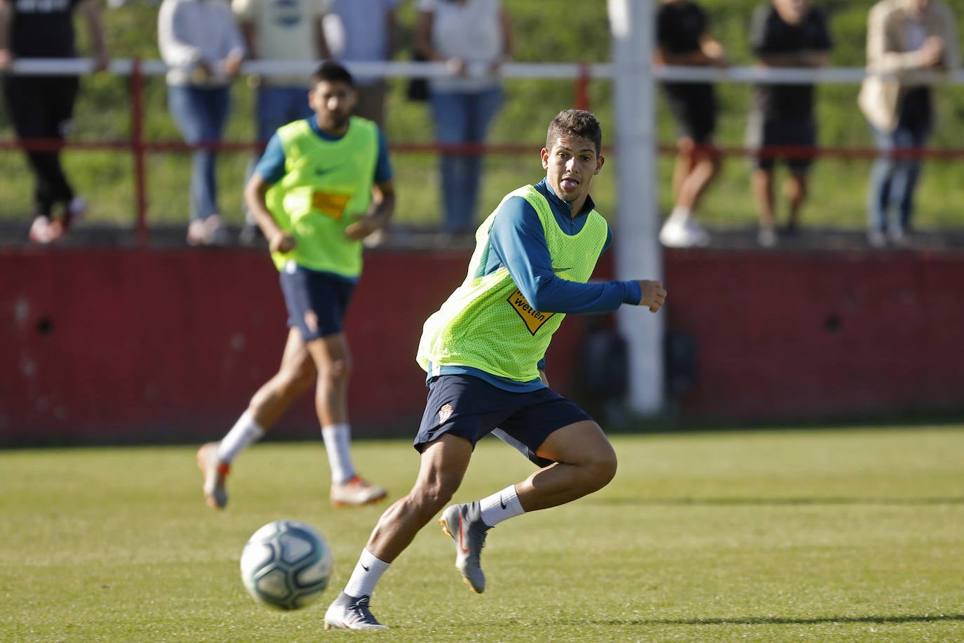 Los rojiblancos preparan su partido del domingo ante el Depor (21 horas. El Molinón)