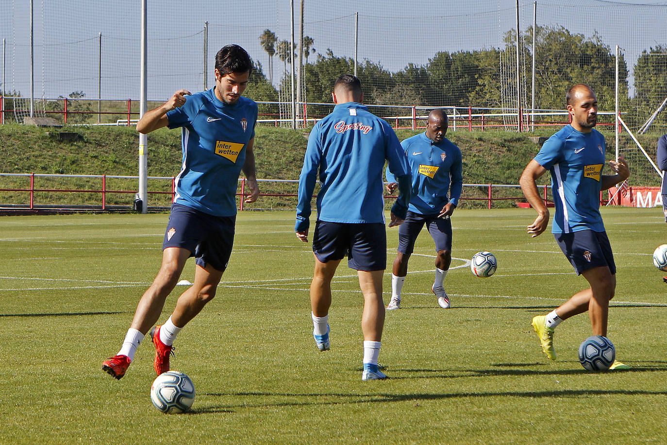 Los rojiblancos preparan su partido del domingo ante el Depor (21 horas. El Molinón)