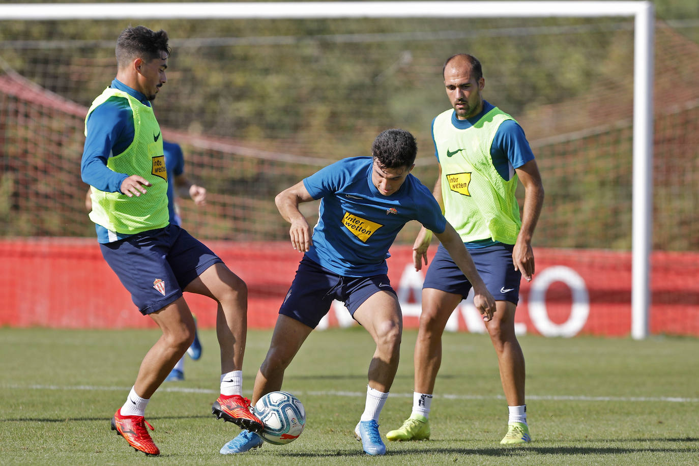 Los rojiblancos preparan su partido del domingo ante el Depor (21 horas. El Molinón)