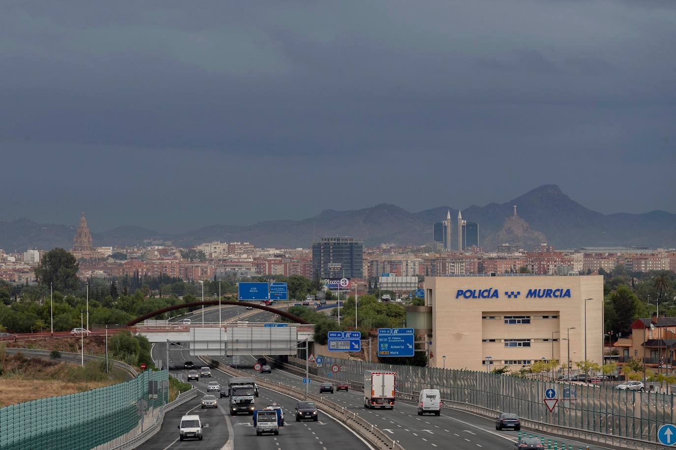 La tormenta se acerca a la ciudad de Murcia.