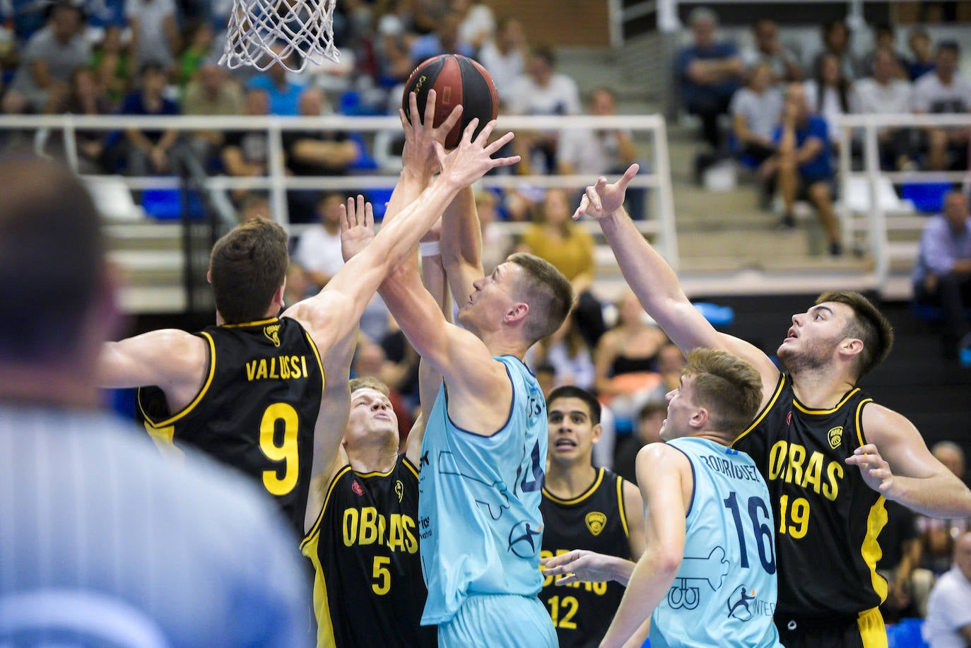 A pesar de un intento de reacción en el último cuarto el cuadro ovetense sigue sin lograr el triunfo en la pretemporada.