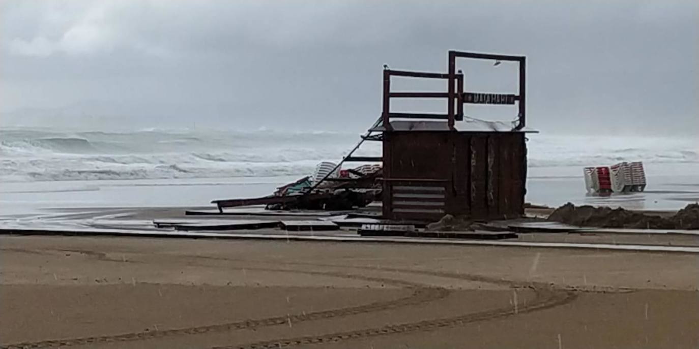 La Depresión Aislada en Niveles Altos (DANA) que comenzó a afectar este lunes al este peninsular seguirá afectando al sureste peninsular y dejará lluvias de intensidad torrencial. Las provincias de Girona, Tarragona, Castellón, Valencia, Alicante, Murcia, Almería, Mallorca, Menorca, Ibiza y Formentera se encuentran, este jueves, bajo alerta de riesgo amarilla y naranja.