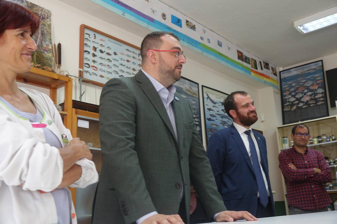 El presidente del Principado acude a la inauguración del año académico para secundaria y bachillerato. 