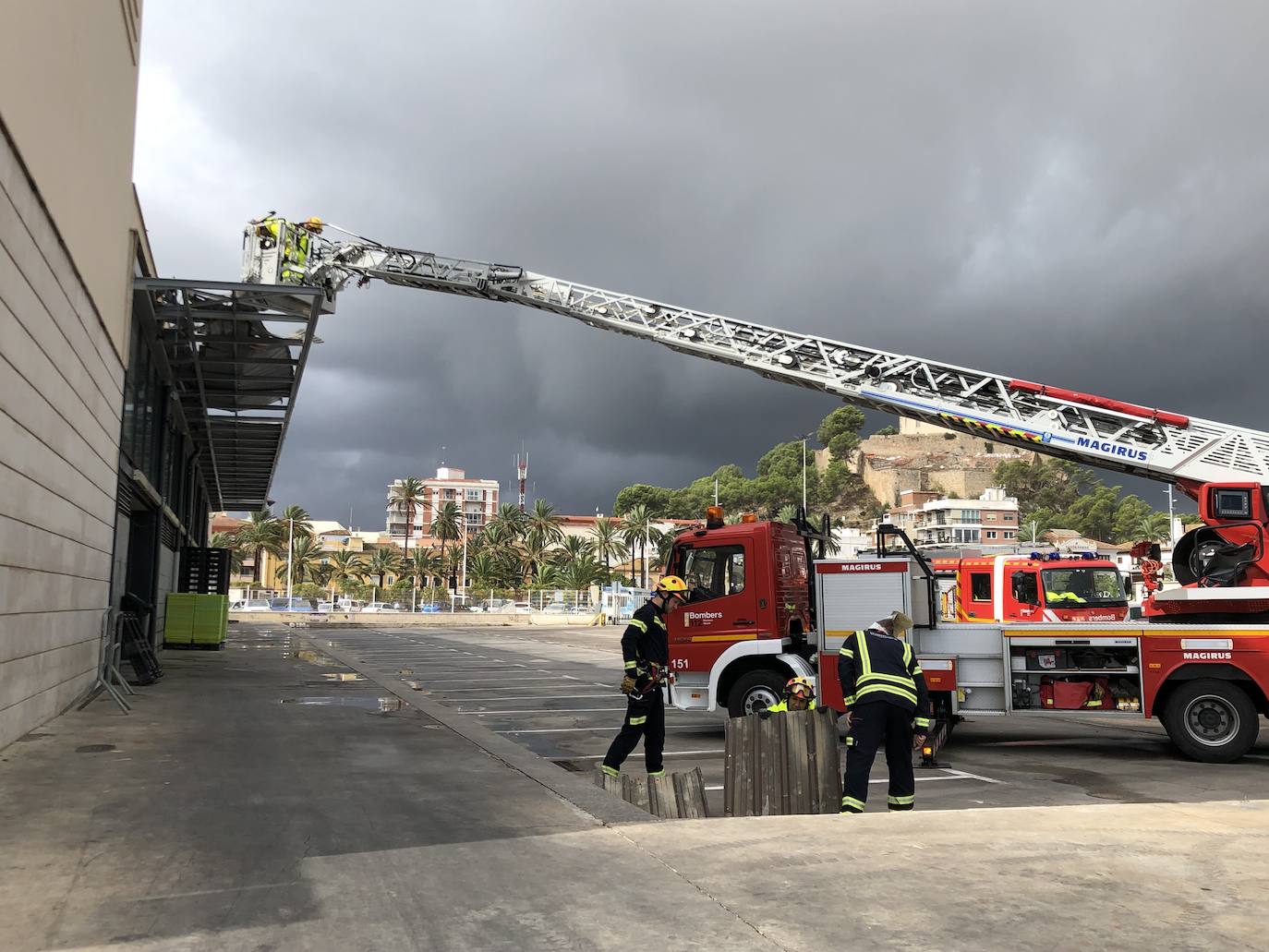 Cuatro fallecidos, centenares de personas evacuadas, decenas de casas y comercios anegados y carreteras cortadas. El balance de la gota fría en las comunidades del Levante español es desolador. 