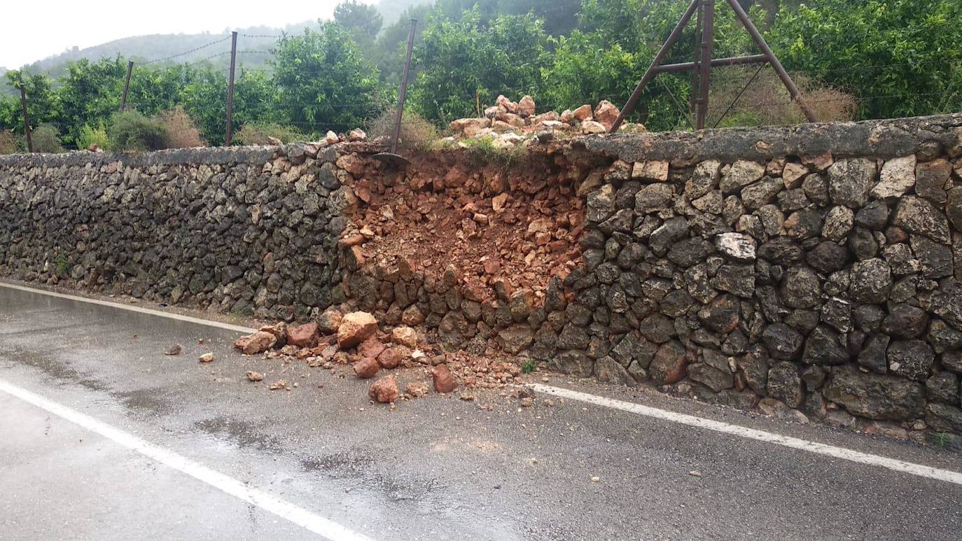 Cuatro fallecidos, centenares de personas evacuadas, decenas de casas y comercios anegados y carreteras cortadas. El balance de la gota fría en las comunidades del Levante español es desolador. 