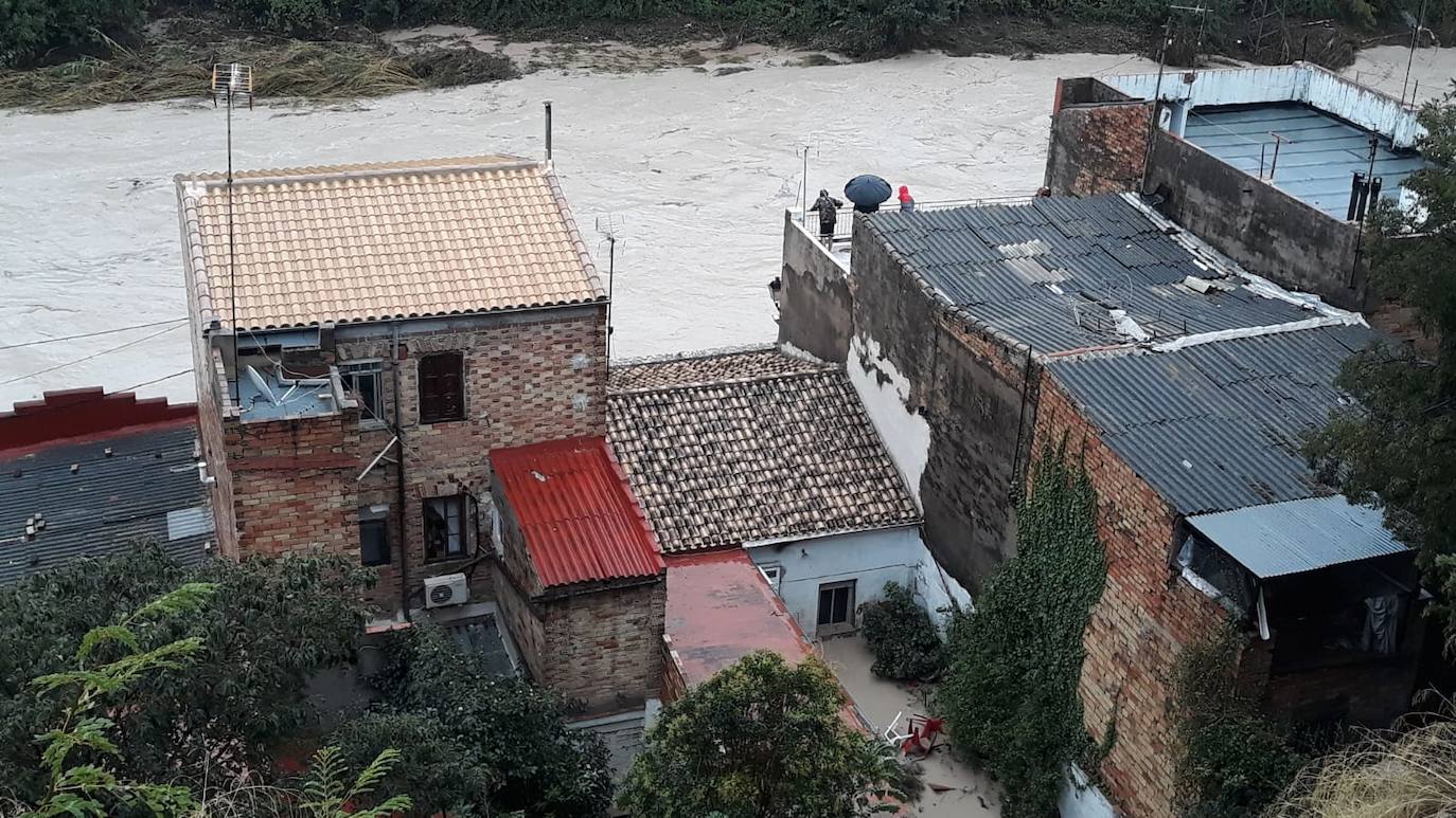 Cuatro fallecidos, centenares de personas evacuadas, decenas de casas y comercios anegados y carreteras cortadas. El balance de la gota fría en las comunidades del Levante español es desolador. 