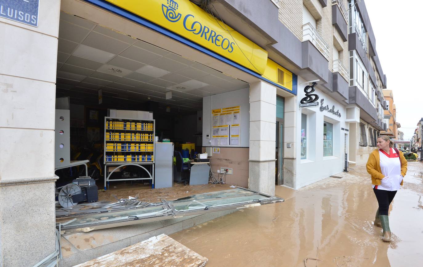 Gran parte del municipio sigue anegado por las fuertes lluvias de la madrugada del viernes. Allí está las instalaciones del Montepío de la Minería que se ha ofrecido para dar cobijo a las familias que han tenido que ser desalojadas.