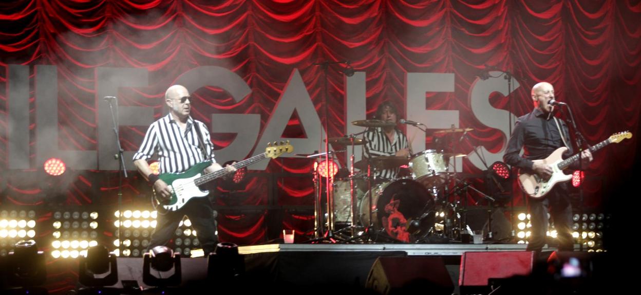 Los Ilegales, durante su concierto de ayer en la Losa. 