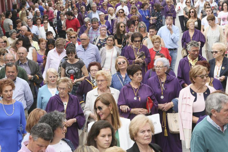 Las calles de Noreña acogieron, este domingo, a miles de personas para la procesión del Cristo.