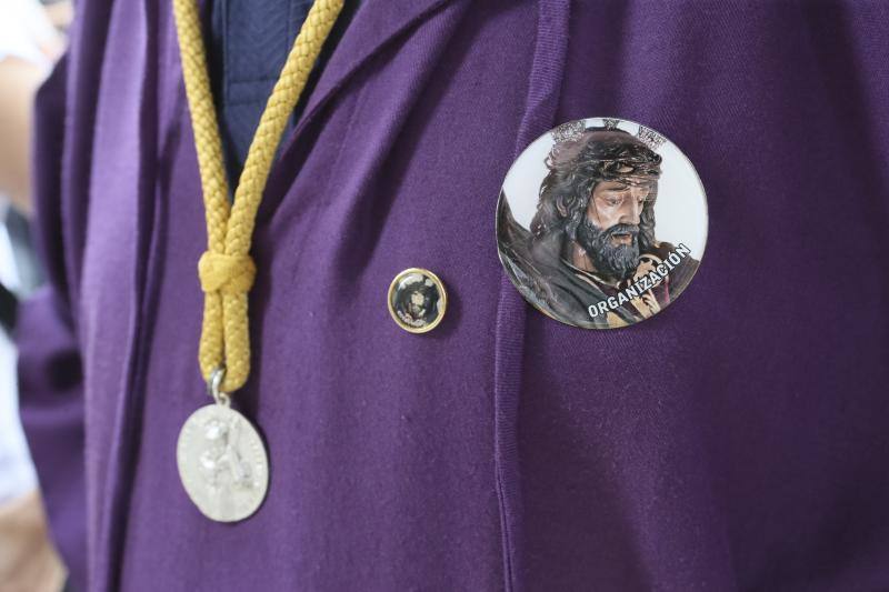 Las calles de Noreña acogieron, este domingo, a miles de personas para la procesión del Cristo.