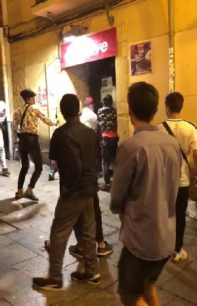 Así fue el apuñalamiento en la calle Mon de Oviedo