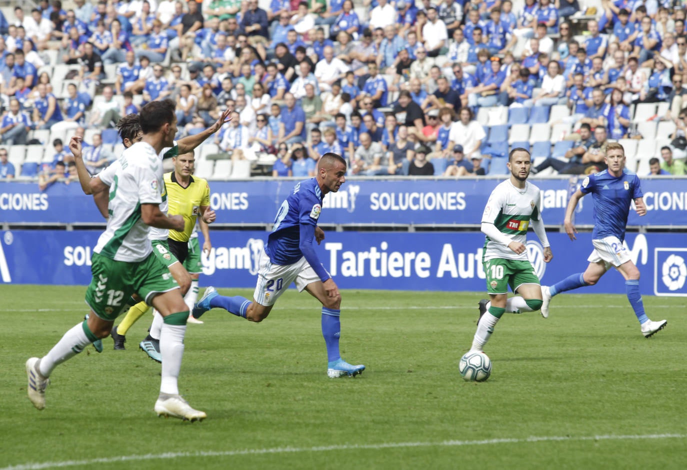 El Elche dominó y derrotó al Real Oviedo (0-2) con dos tantos de Yacine Qasmir en un partido cómodo para los ilicitanos en el que las imprecisiones les costaron a los carbayones tres puntos -además de dos nuevas expulsiones- y en el que los de Pacheta dieron un repaso táctico a su rival.