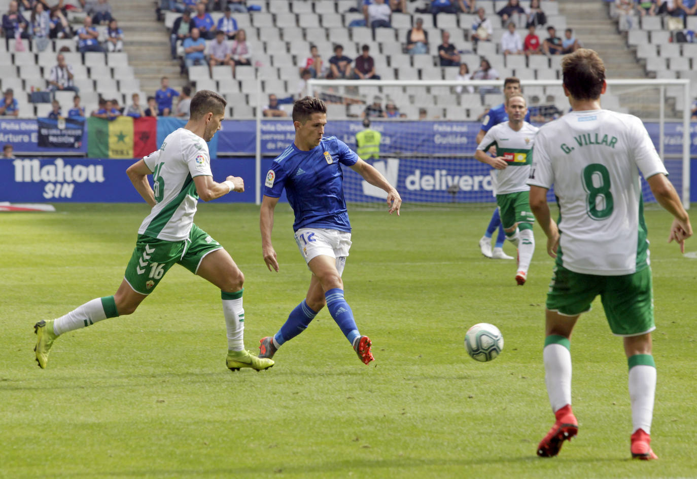 El Elche dominó y derrotó al Real Oviedo (0-2) con dos tantos de Yacine Qasmir en un partido cómodo para los ilicitanos en el que las imprecisiones les costaron a los carbayones tres puntos -además de dos nuevas expulsiones- y en el que los de Pacheta dieron un repaso táctico a su rival.