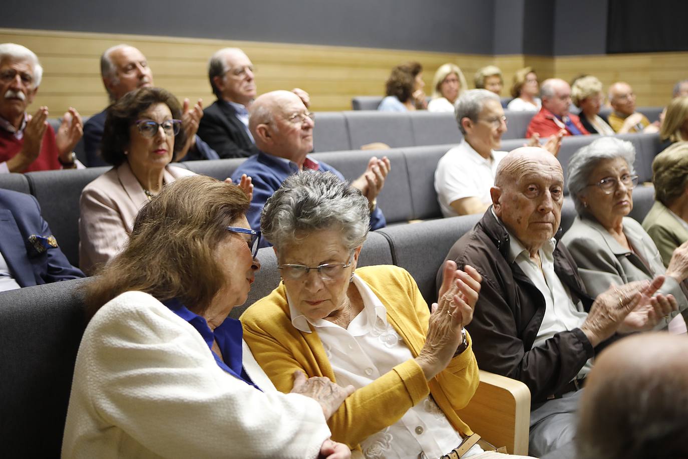 Decenas de personas se reunieron para recordar a José Luis Martínez, presidente de la entidad ente 1994 y 2013, etapa en la que la revitalizó.