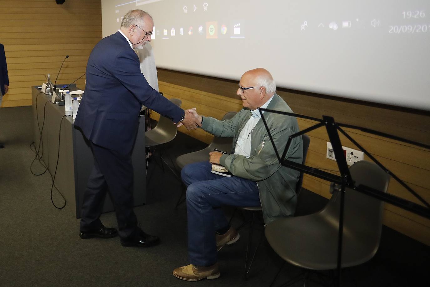 Decenas de personas se reunieron para recordar a José Luis Martínez, presidente de la entidad ente 1994 y 2013, etapa en la que la revitalizó.