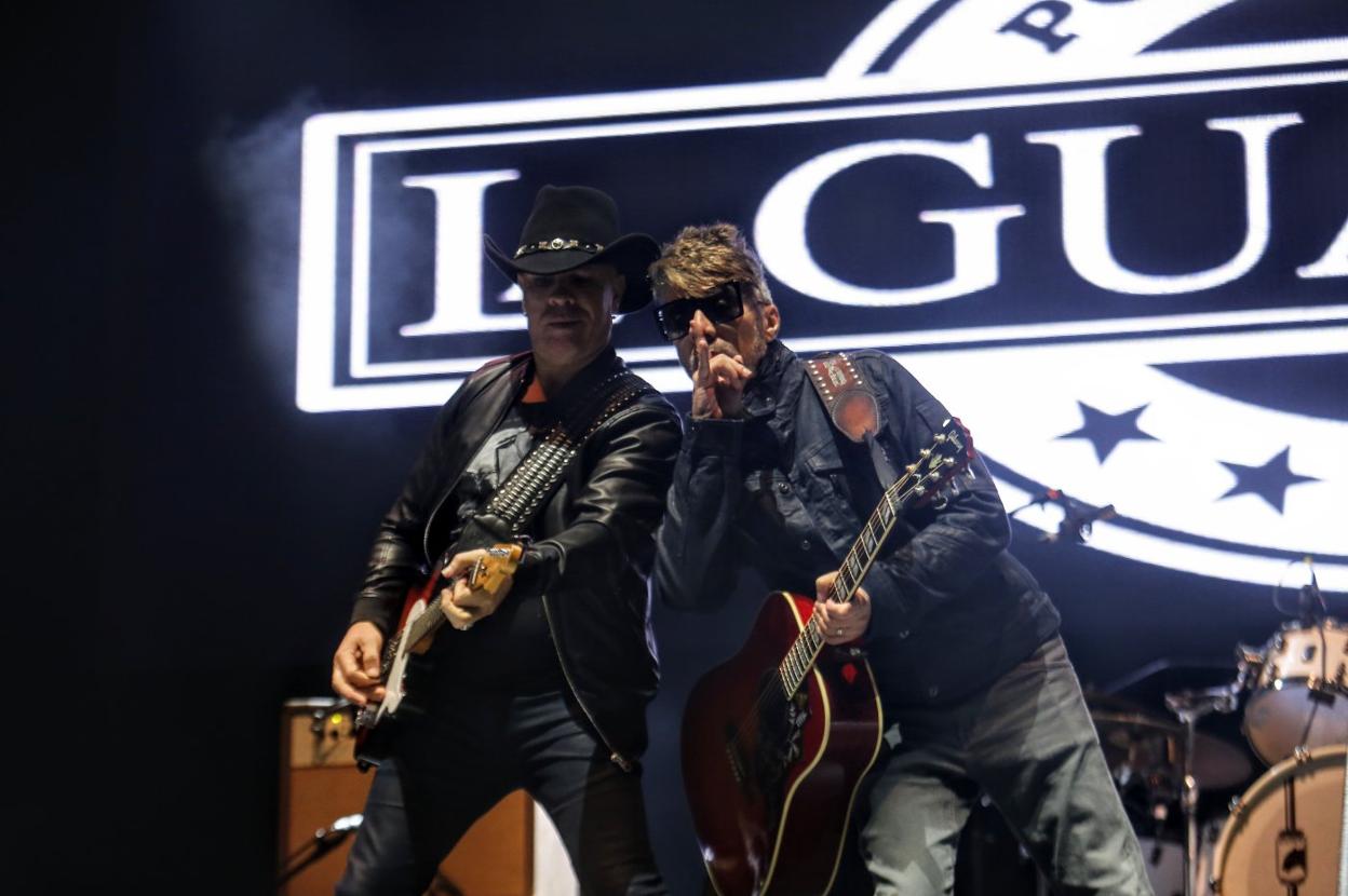 La Guardia, en plena actuación, en la que no faltaron 'Mil calles hacia ti', muy aplaudida. 