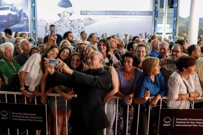 Los actores Kristen Stewart y Sam Neill y el director Alejandro Amenábar destacaron en la gala inaugural del Festival de San Sebastián, que congregó a un buen número de estrellas nacionales e internacionales.