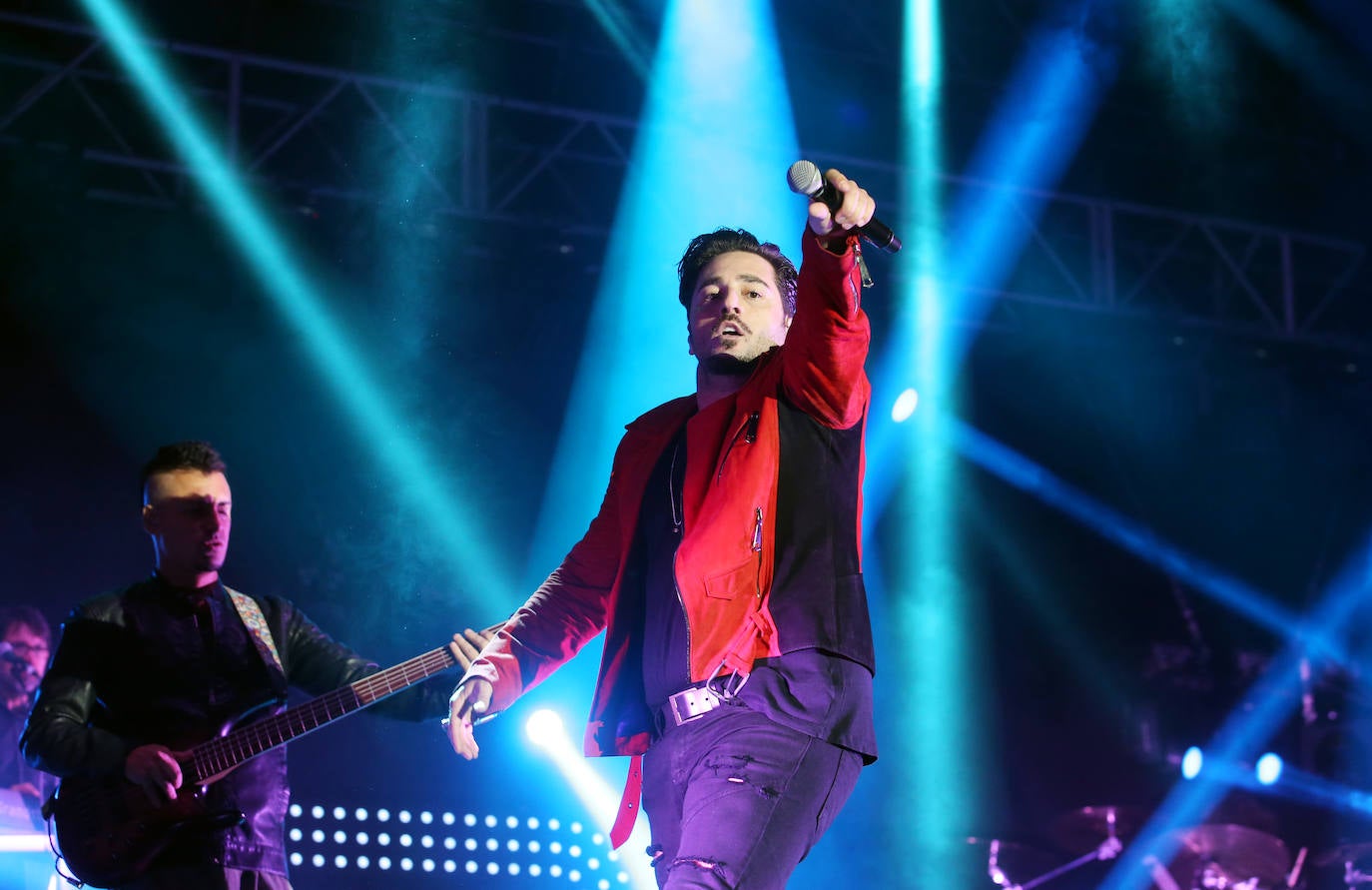 El directo del cantante cántabro era uno de los más esperados de las fiestas de San Mateo, algo que se notó por la gran afluencia de público.