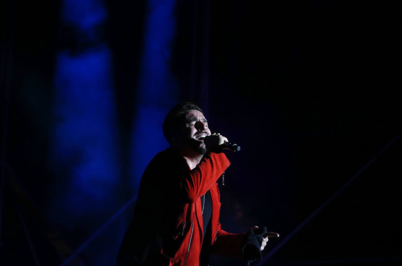 El directo del cantante cántabro era uno de los más esperados de las fiestas de San Mateo, algo que se notó por la gran afluencia de público.