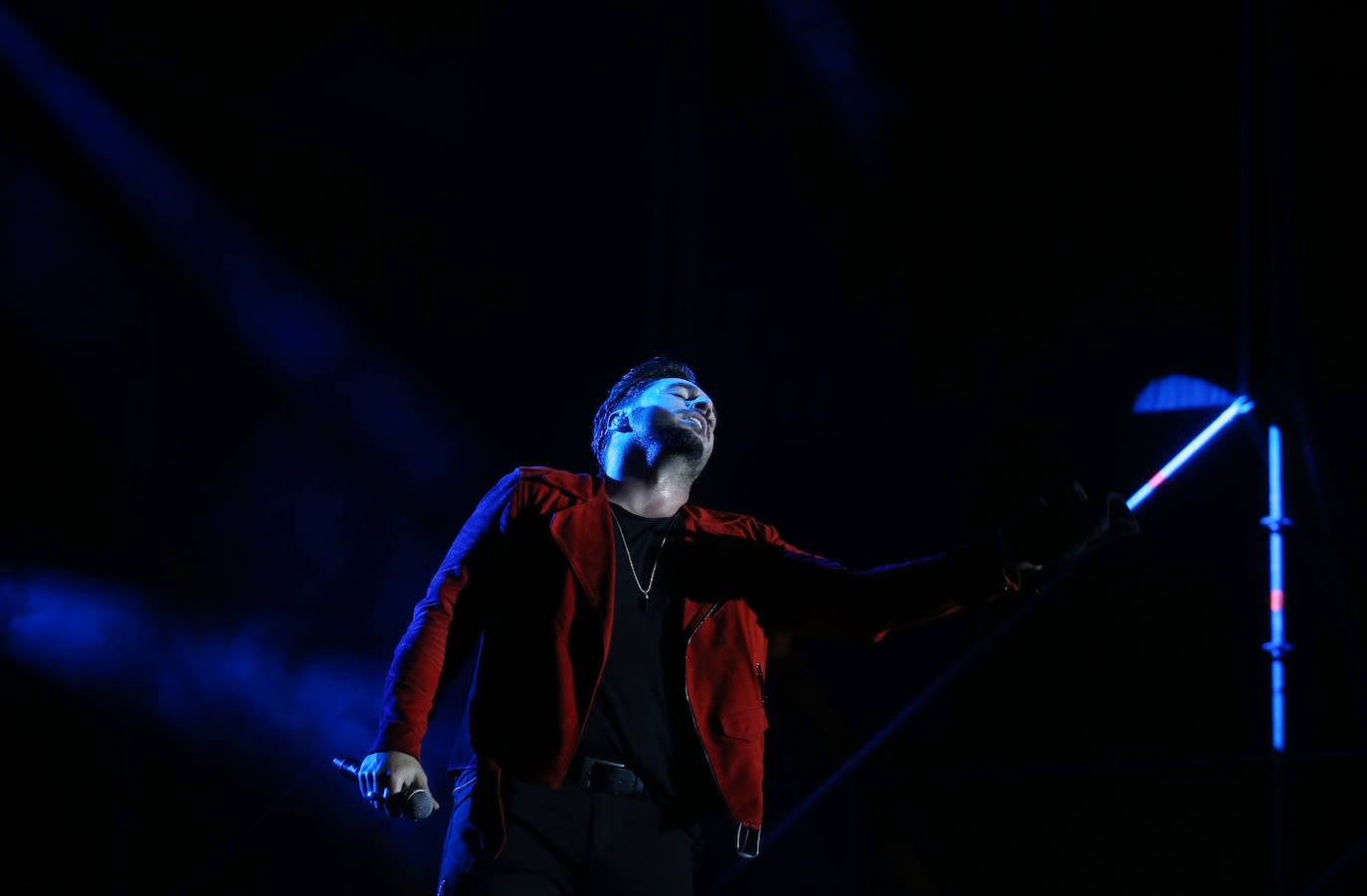 El directo del cantante cántabro era uno de los más esperados de las fiestas de San Mateo, algo que se notó por la gran afluencia de público.