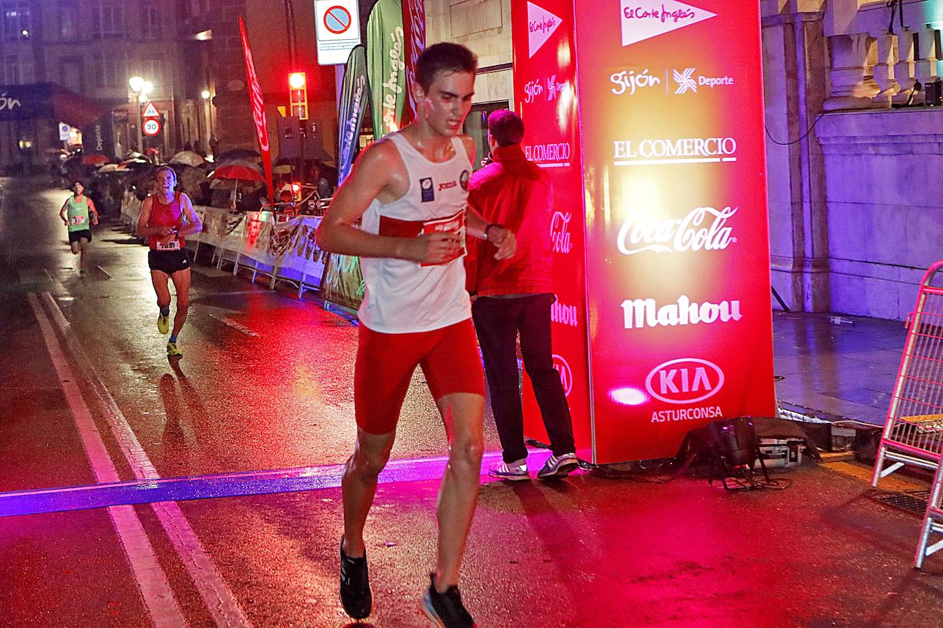 Fotos: Fotos. ¿Estuviste en la EdP Carrera Nocturna Gijón 10K? ¡Búscate! (2)