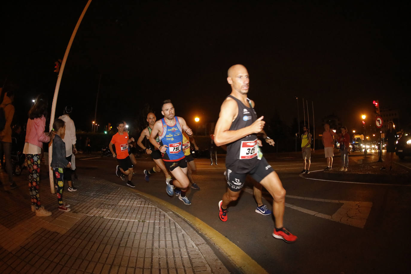 Fotos: Fotos. ¿Estuviste en la EdP Carrera Nocturna Gijón 10K? ¡Búscate! (2)