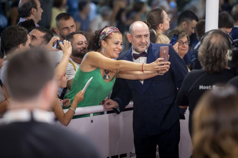 San Sebastián es este fin de semana la referencia mundial del cine, cuyos profesionales han reconocido la trayectoria del director Costa Gavras, galardonado con el Premio Donostia. El cineasta ha compartido la atención de los focos y los fans con las actrices francesas Juliette Binoche y Eva Green, y los protagonistas nacionales: Alejandro Amenábar, Karra Elejande, Belén Cuesta y Antonio de la Torre.