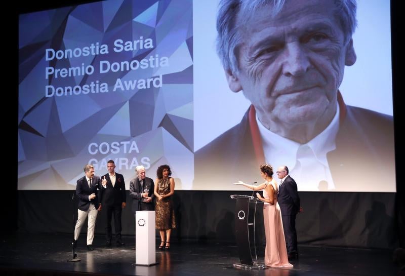 San Sebastián es este fin de semana la referencia mundial del cine, cuyos profesionales han reconocido la trayectoria del director Costa Gavras, galardonado con el Premio Donostia. El cineasta ha compartido la atención de los focos y los fans con las actrices francesas Juliette Binoche y Eva Green, y los protagonistas nacionales: Alejandro Amenábar, Karra Elejande, Belén Cuesta y Antonio de la Torre.