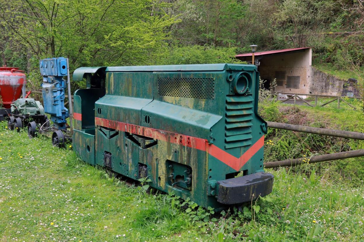 La unidad tractora que la asociación Santa Bárbara quiere rehabilitar para crear el tren minero. 